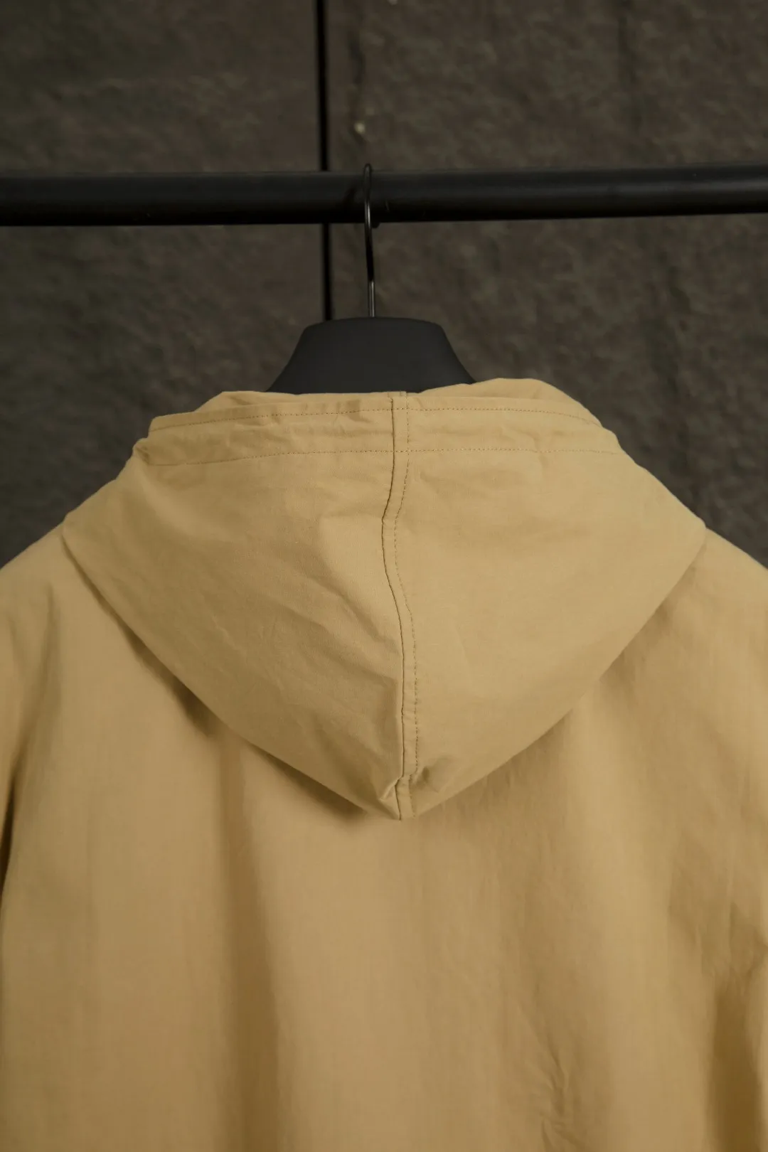 P290 Actual photo [Popular item] Style number: 25109# (on sale all year round) Color: khaki/navy blue Size: S to XL - Ralph Lauren/Ralph Lauren Solid color logo embroidered cotton soft shell fabric hooded assault jacket - the face is the same as the original 32 high count plain super soft carbon grinding ✅ - Brand POLO three zippers Customized back collar webbing Dark and light two-color oil edge leather strips ✅ - Ralph Lauren/Ralph Lauren's classic men's and women's bomber zipper hooded jacket. It has an elegant and fashionable style with any wear. It has a retro and relaxed feel. The hood and zipper elements add to the casual casualness. The paper man effect on the upper body can be perfectly controlled whether it is sports style or casual style ✅